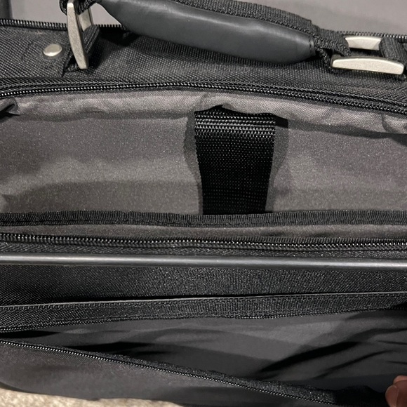 Samsonite Black Laptop Shoulder Messenger Bag - Picture 9 of 10